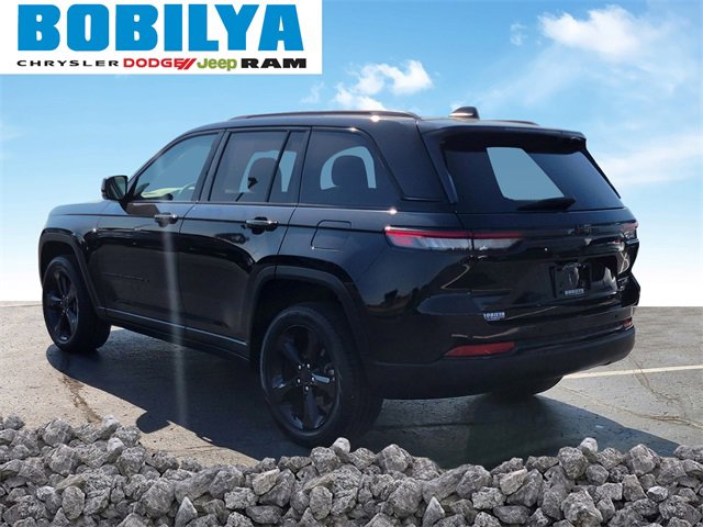 Used 2024 Jeep Grand Cherokee Limited w/ Black Appearance Package image 4