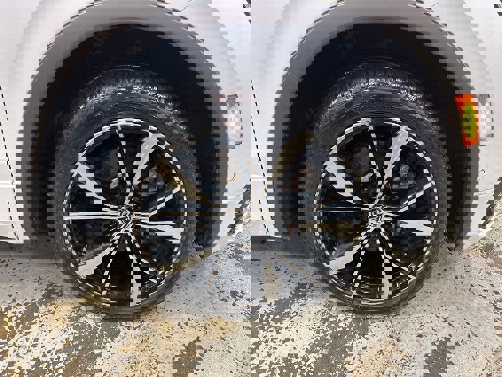 Used 2022 Volkswagen Tiguan SEL R-Line image 24