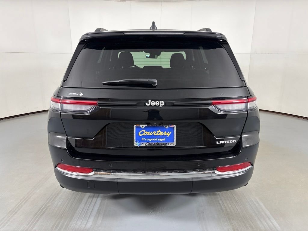 Used 2025 Jeep Grand Cherokee Laredo w/ MOPAR Finishing Package RWD image 7