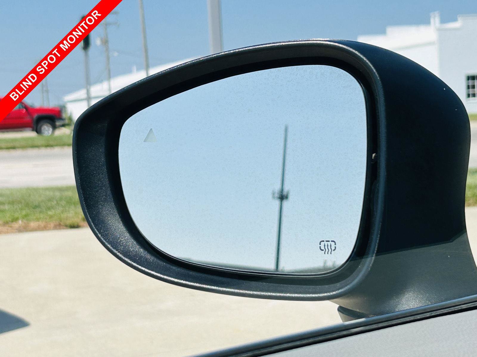 Used 2023 Chrysler Pacifica Touring-L FWD image 9