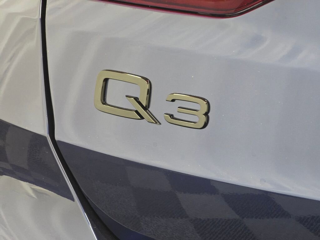New 2025 Audi Q3 2.0T Premium image 22