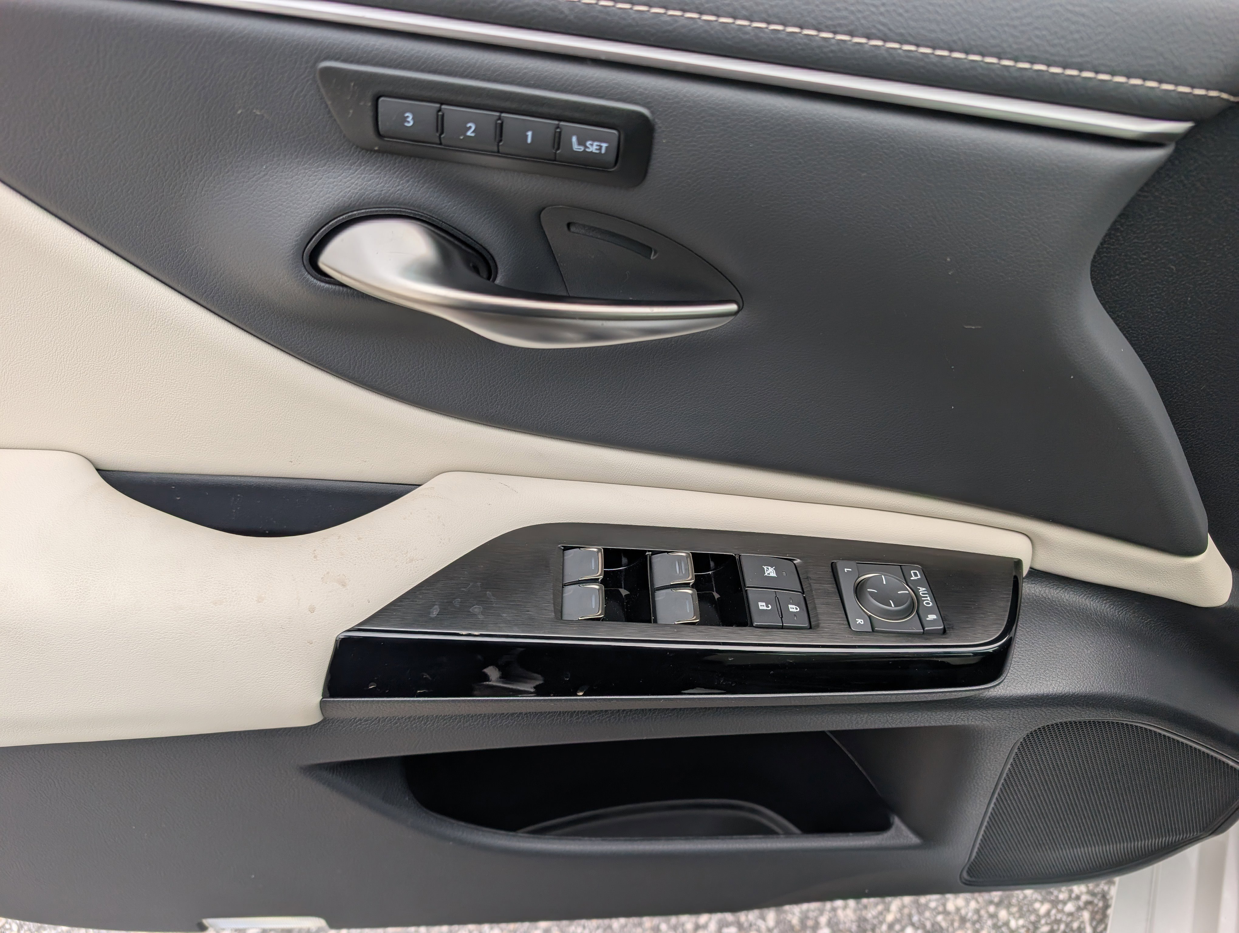 New 2025 Lexus ES 350 w/ Premium Package image 15