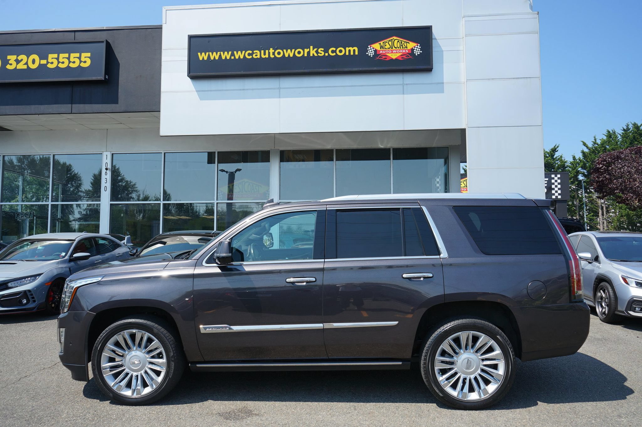 Used 2017 Cadillac Escalade Platinum AWD/4WD image 2
