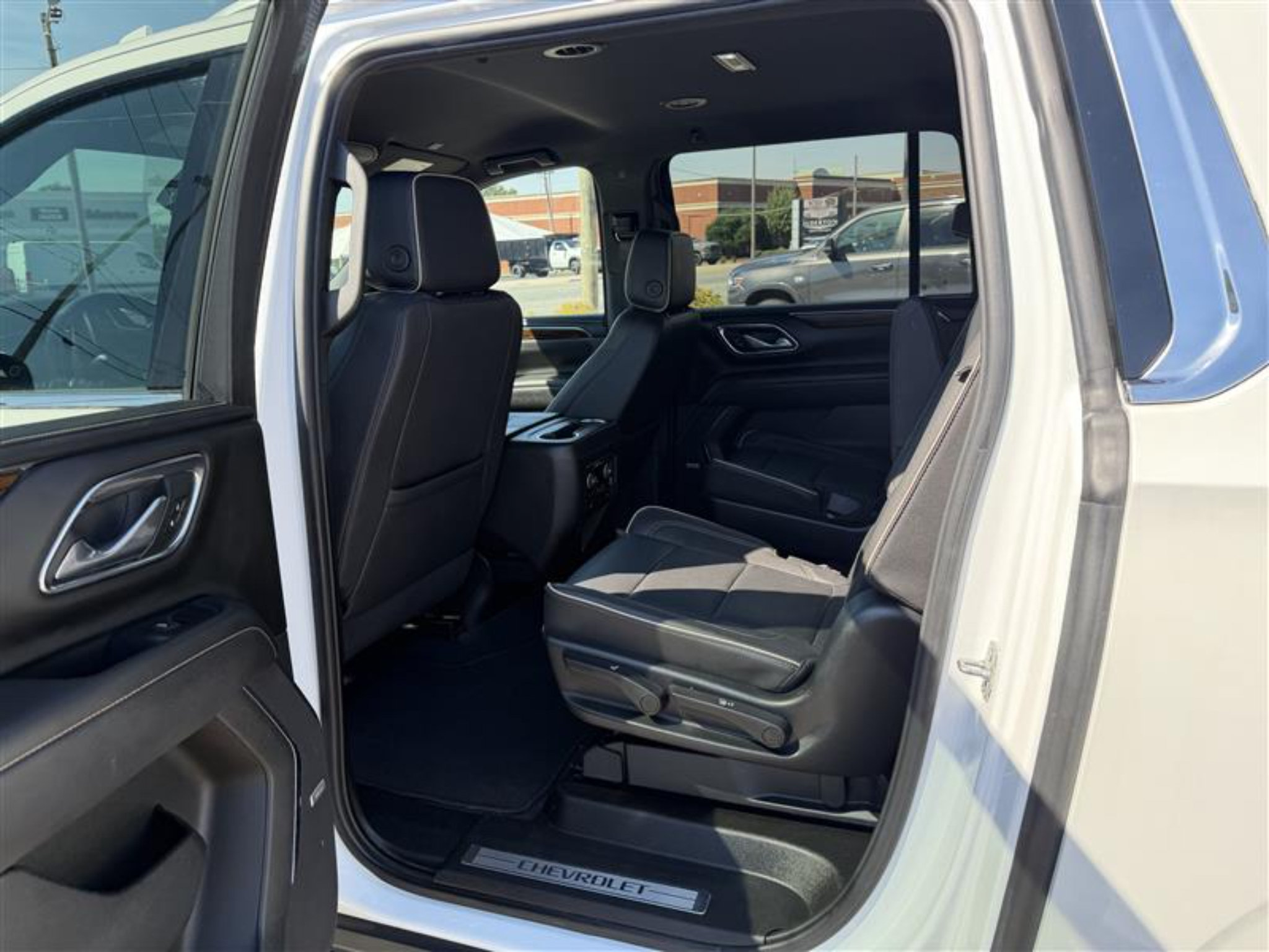 Used 2023 Chevrolet Suburban Premier AWD/4WD image 10