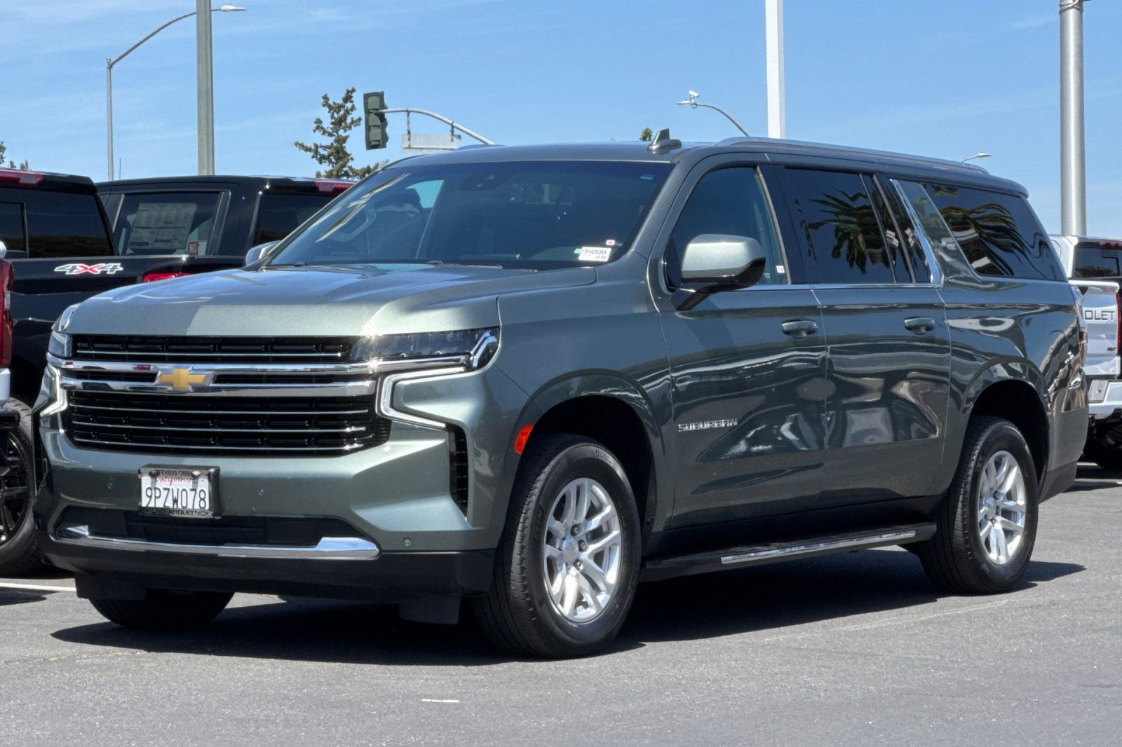 Used 2023 Chevrolet Suburban LT AWD/4WD image 9