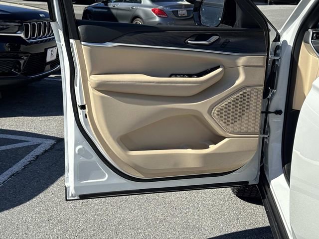 Used 2023 Jeep Grand Cherokee Limited w/ Trailer Tow Prep Group (B) image 14