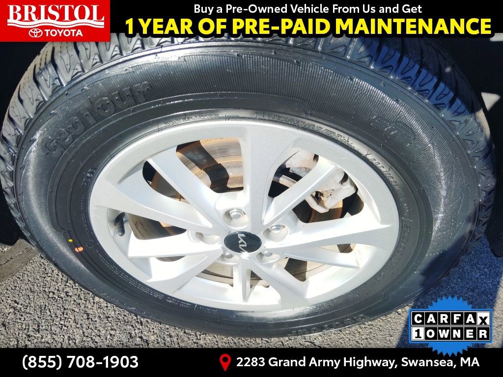 Used 2024 Kia Carnival LX image 12