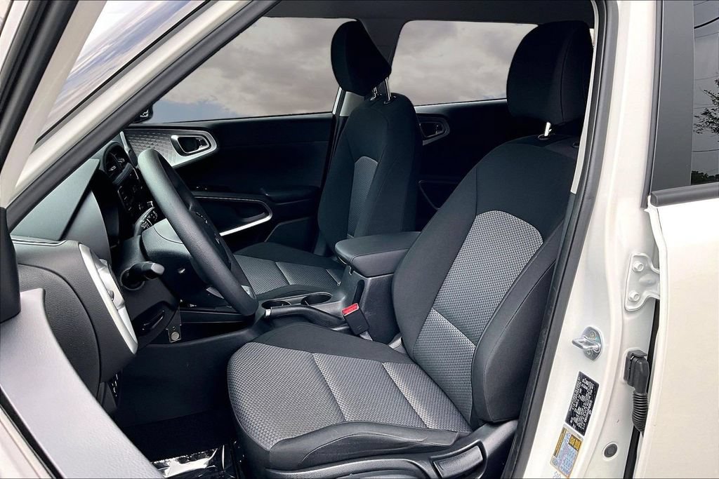 Used 2023 Kia Soul FWD image 21