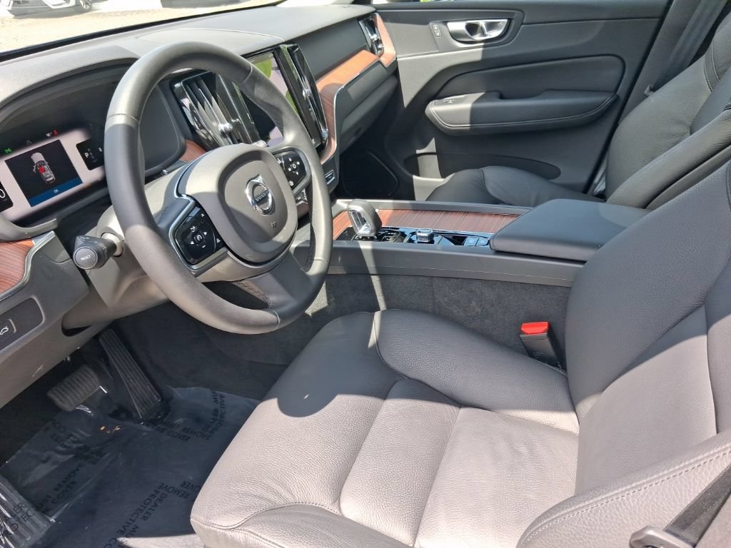Certified 2024 Volvo XC60 B5 Plus AWD/4WD image 13