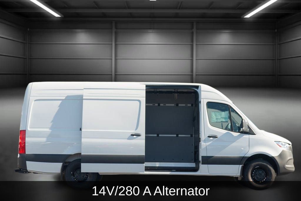 Used 2025 Mercedes-Benz Sprinter 2500 image 8