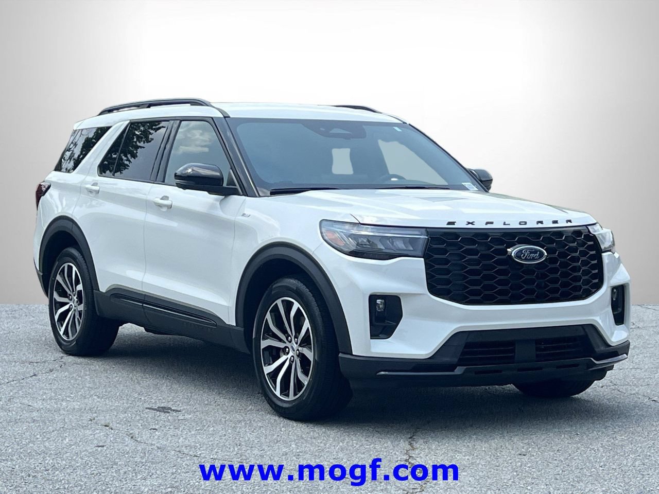 Certified 2025 Ford Explorer ST-Line AWD/4WD image 4
