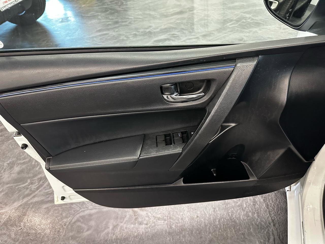 Used 2017 Toyota Corolla XSE w/ Carpet Mat Package (TMS) FWD image 9