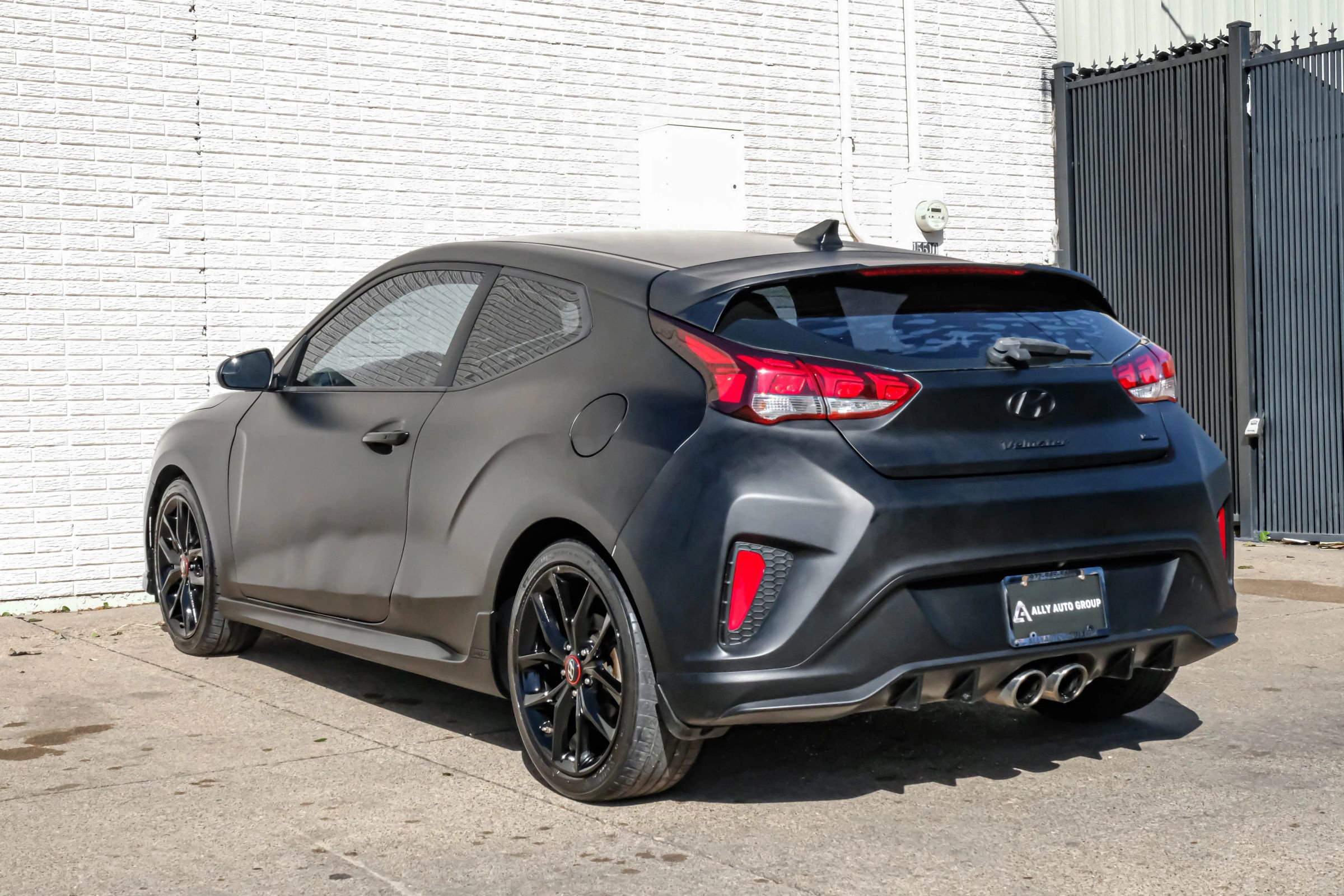 Used 2019 Hyundai Veloster Turbo R-Spec image 9