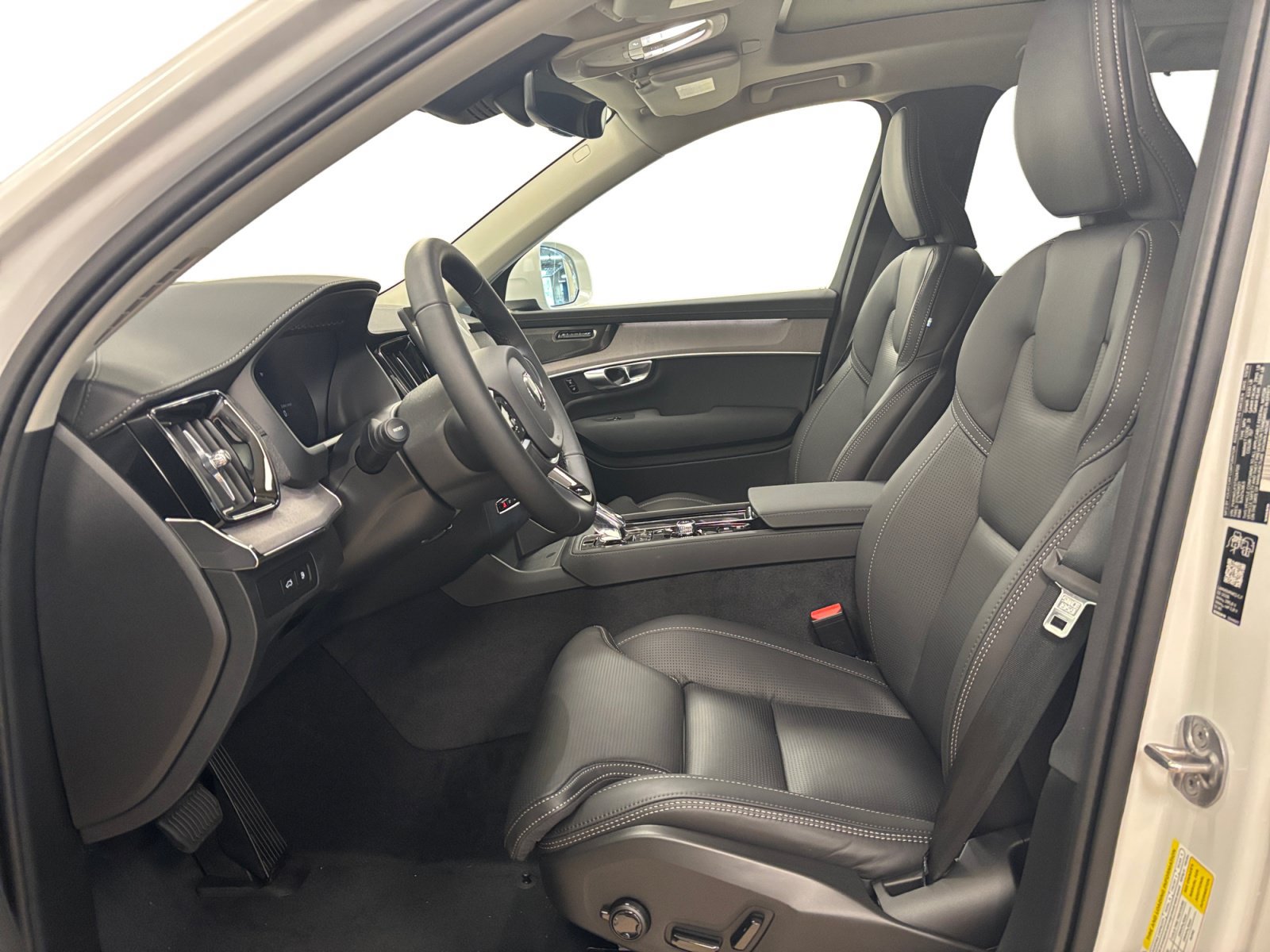 New 2026 Volvo XC90 T8 Ultra w/ Protection Package AWD/4WD image 11