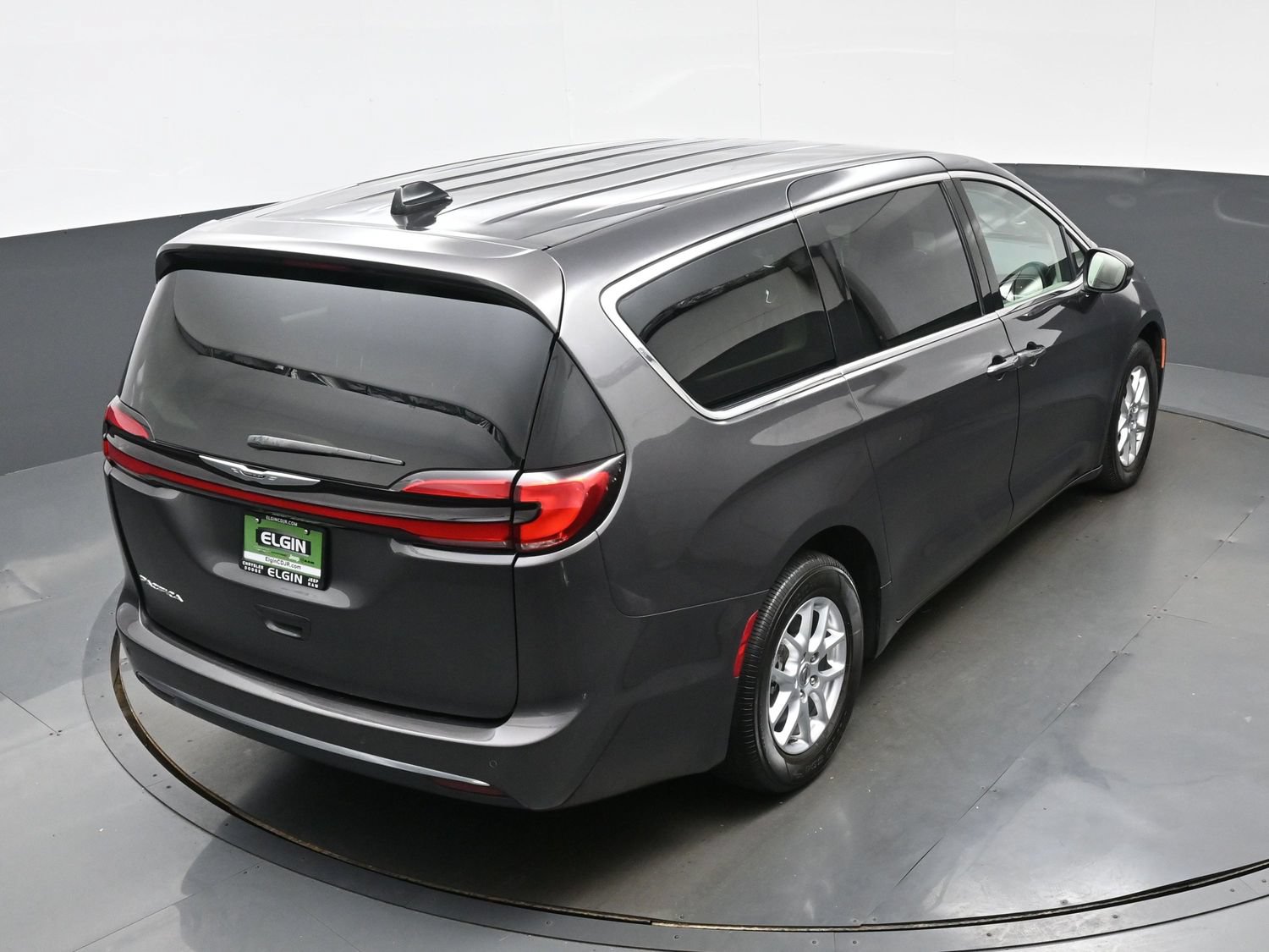 Used 2023 Chrysler Pacifica Touring-L FWD image 41