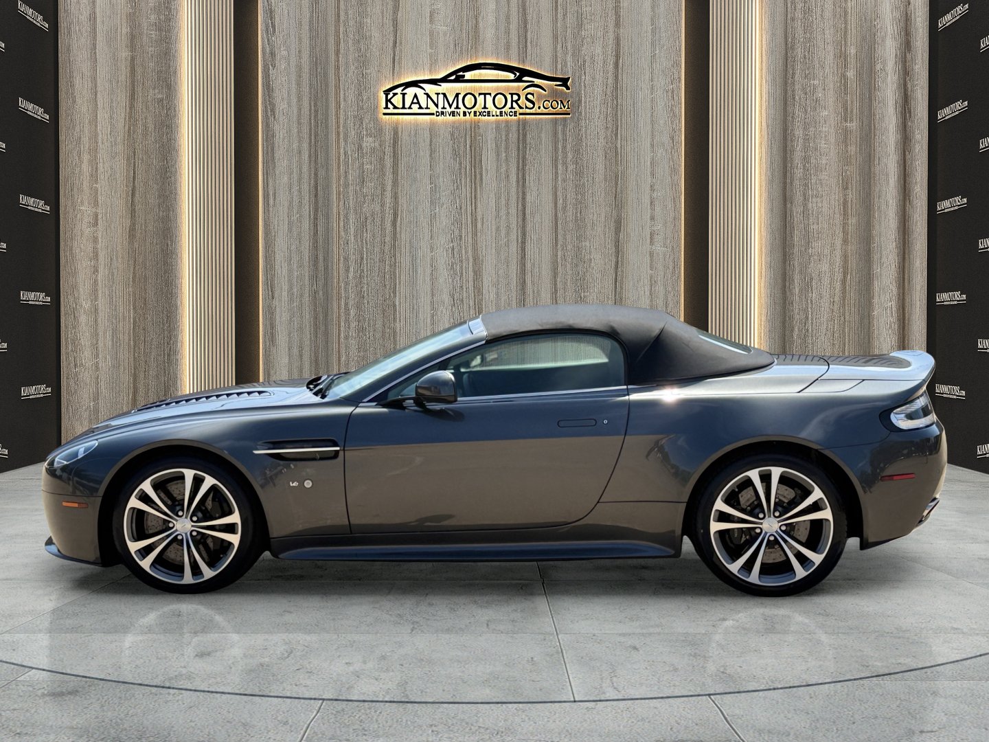 Used 2015 Aston Martin V12 Vantage S RWD image 4
