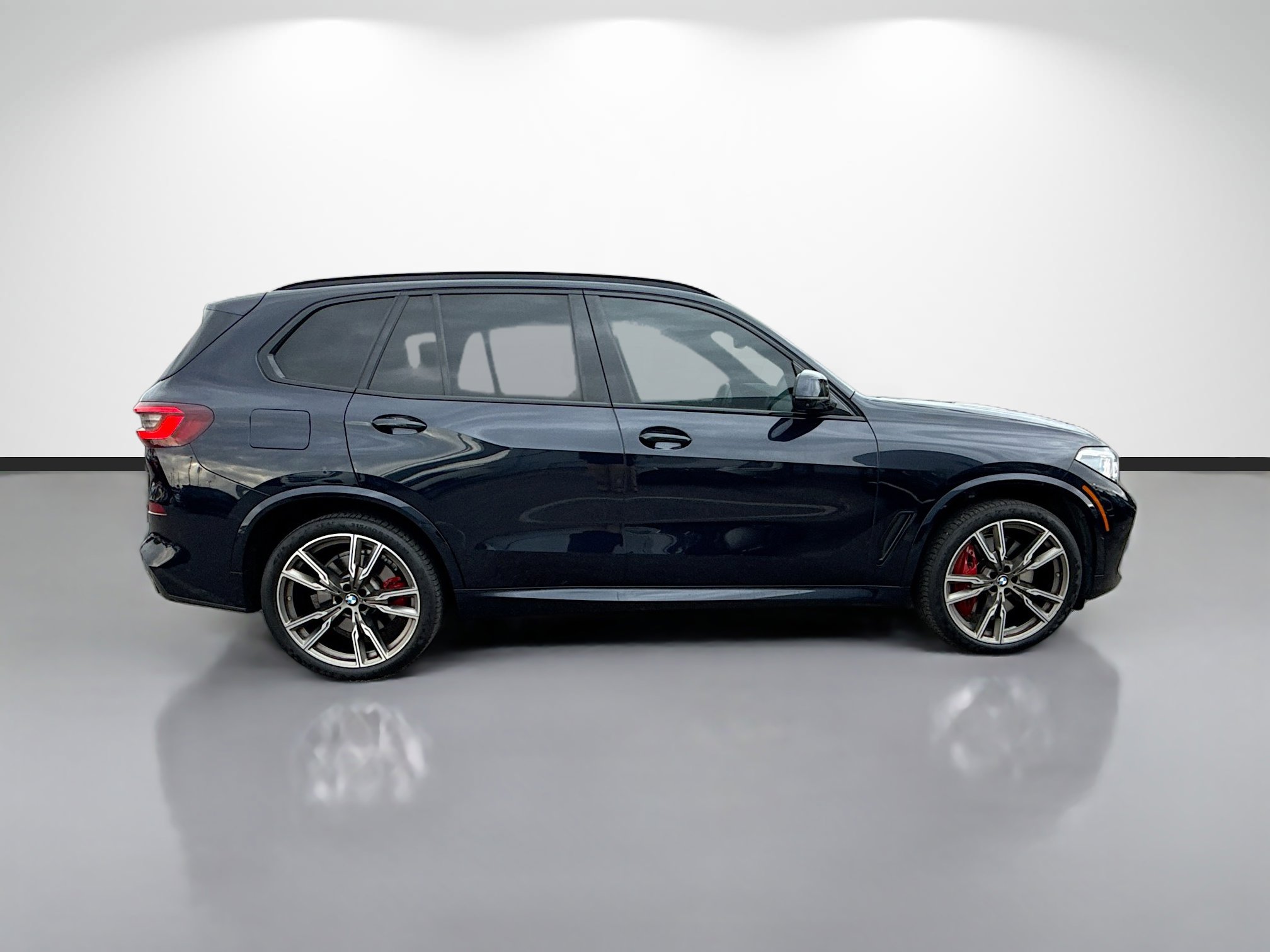 Used 2021 BMW X5 M50i w/ Executive Package image 2