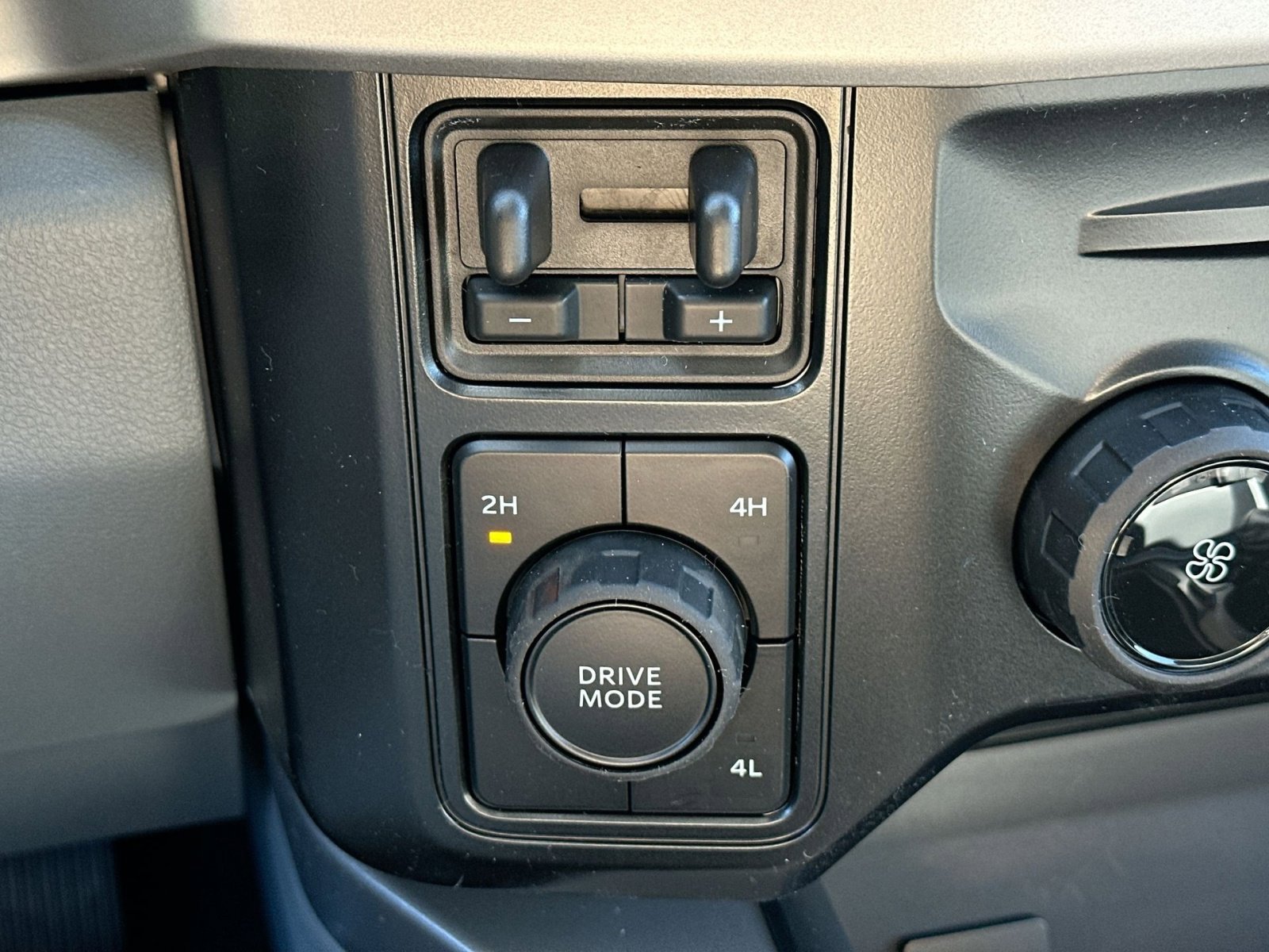 New 2026 Ford F450 XLT w/ 360-Degree Camera Package image 30