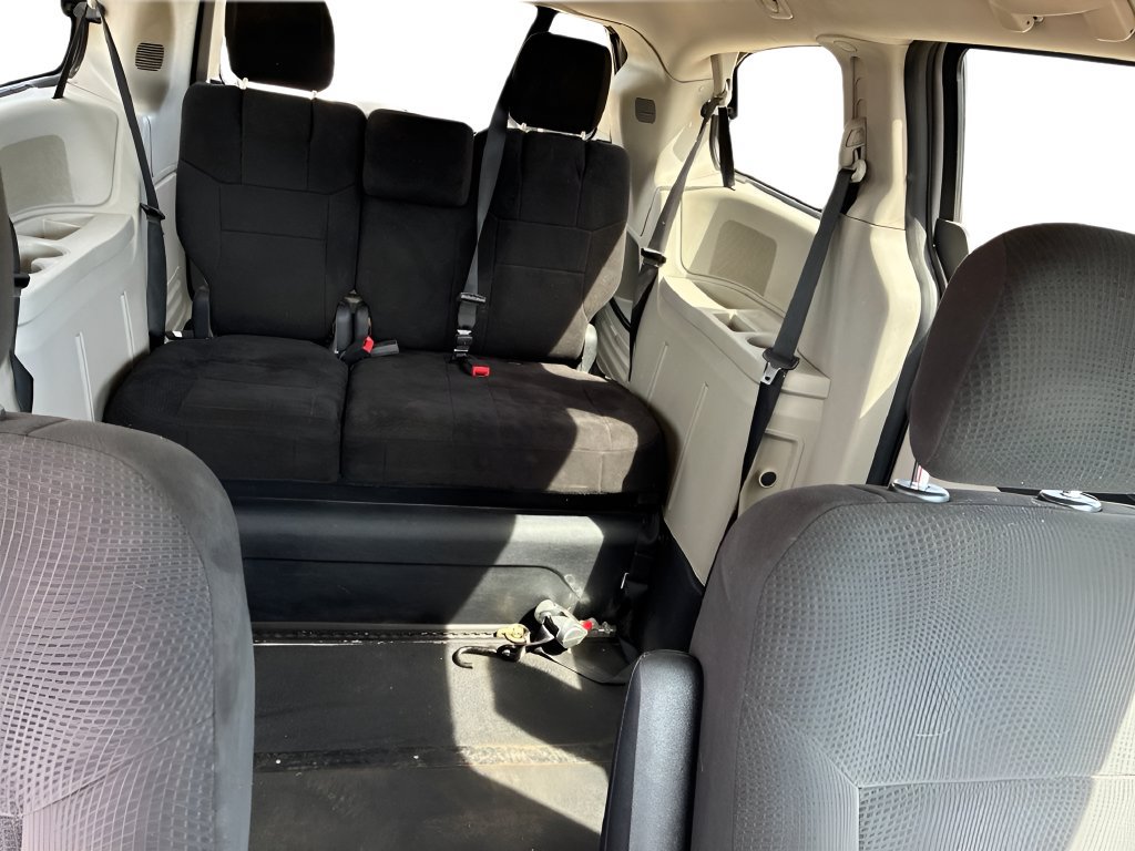 Used 2012 Dodge Grand Caravan SXT FWD image 13
