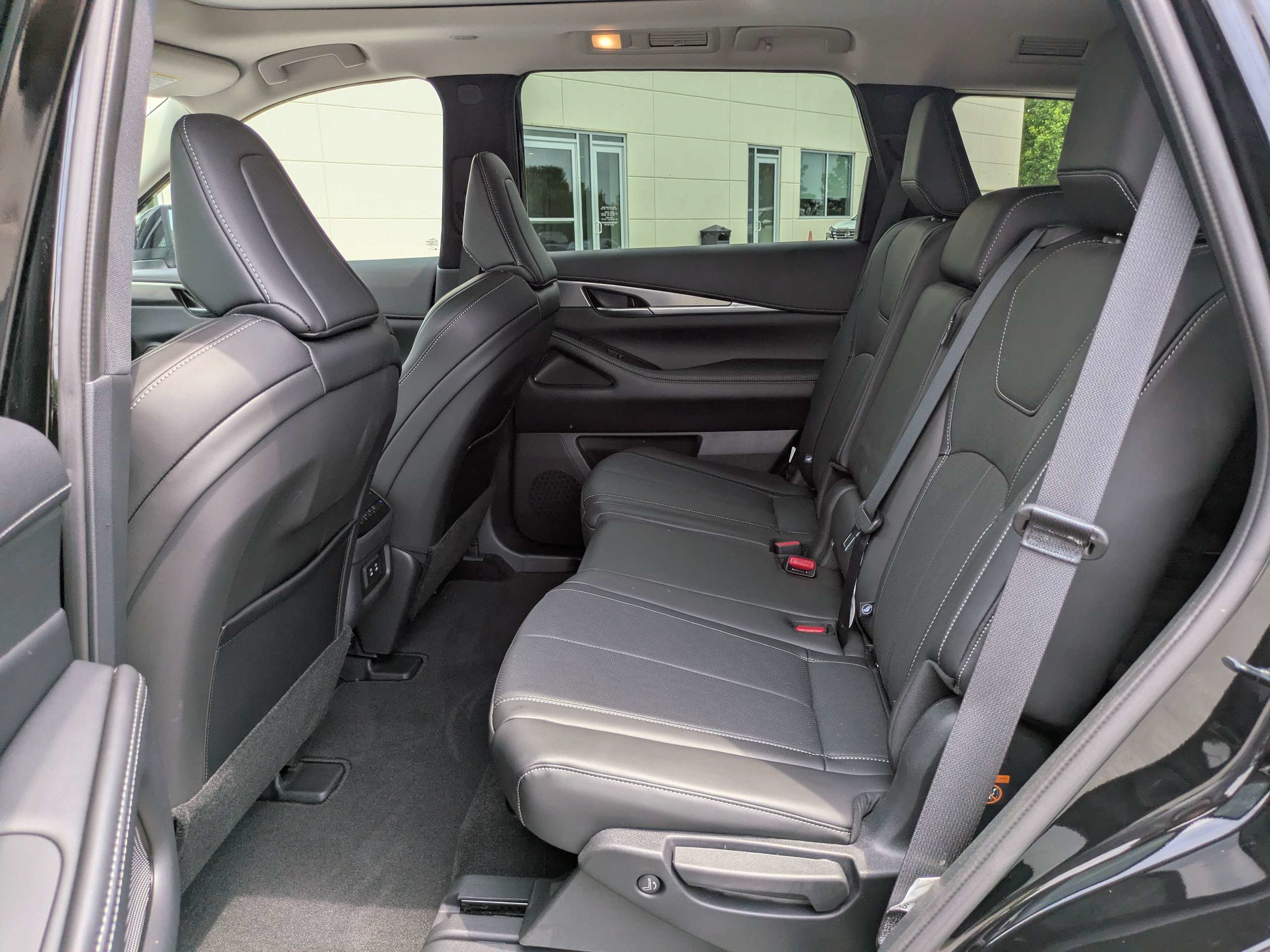 Used 2026 INFINITI QX60 Pure w/ Cargo Package FWD image 16