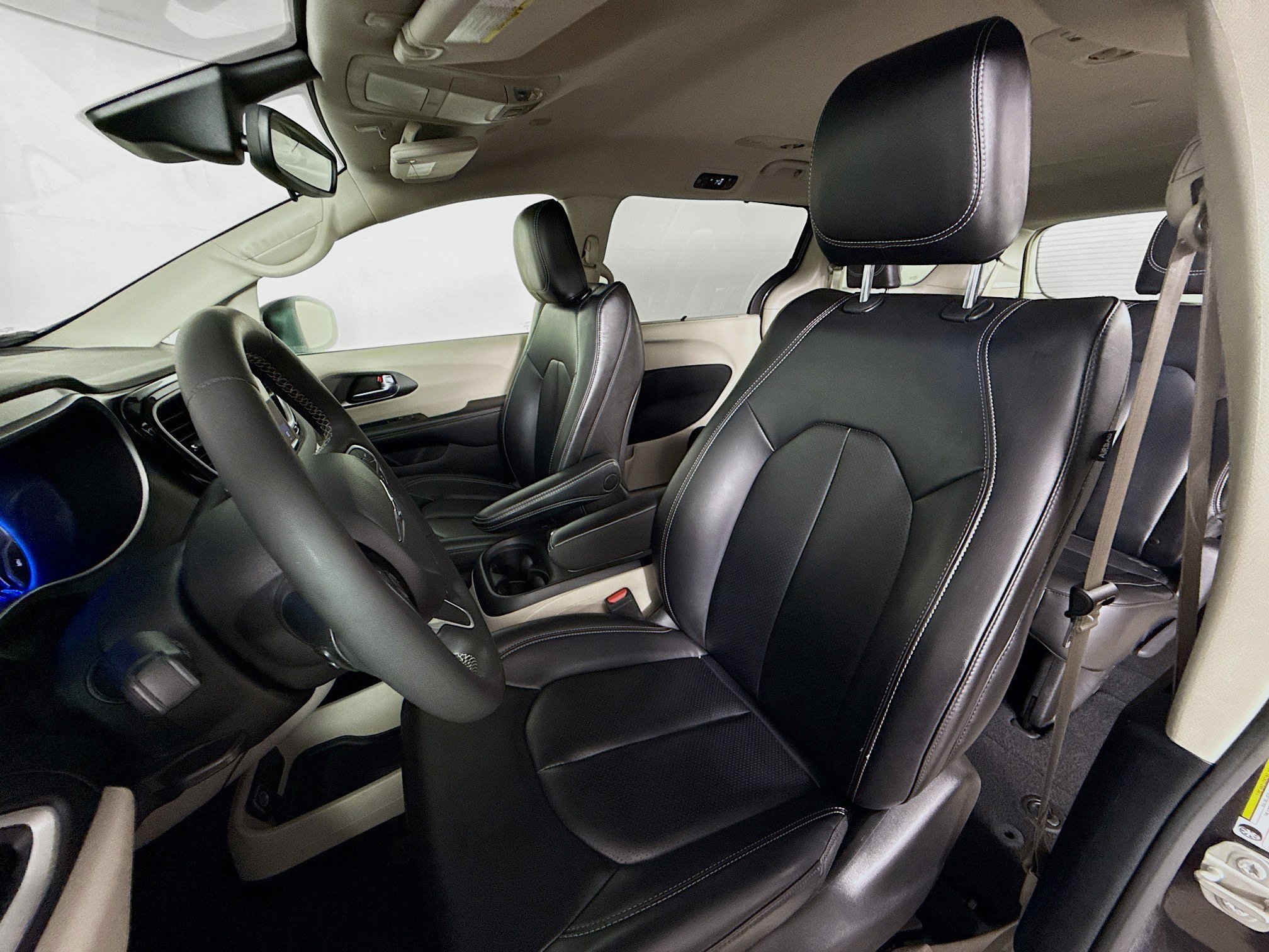 Used 2023 Chrysler Pacifica Touring-L FWD image 25