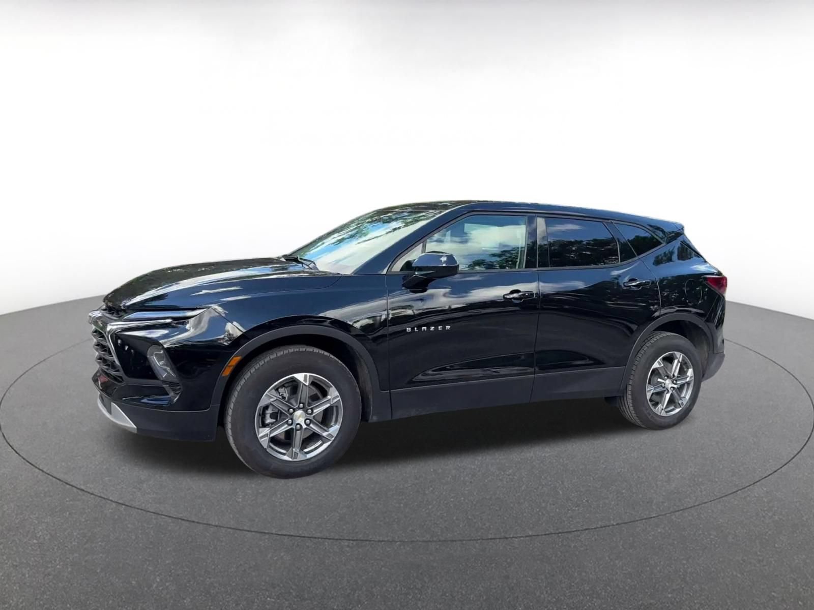 Used 2026 Chevrolet Blazer LT FWD image 7