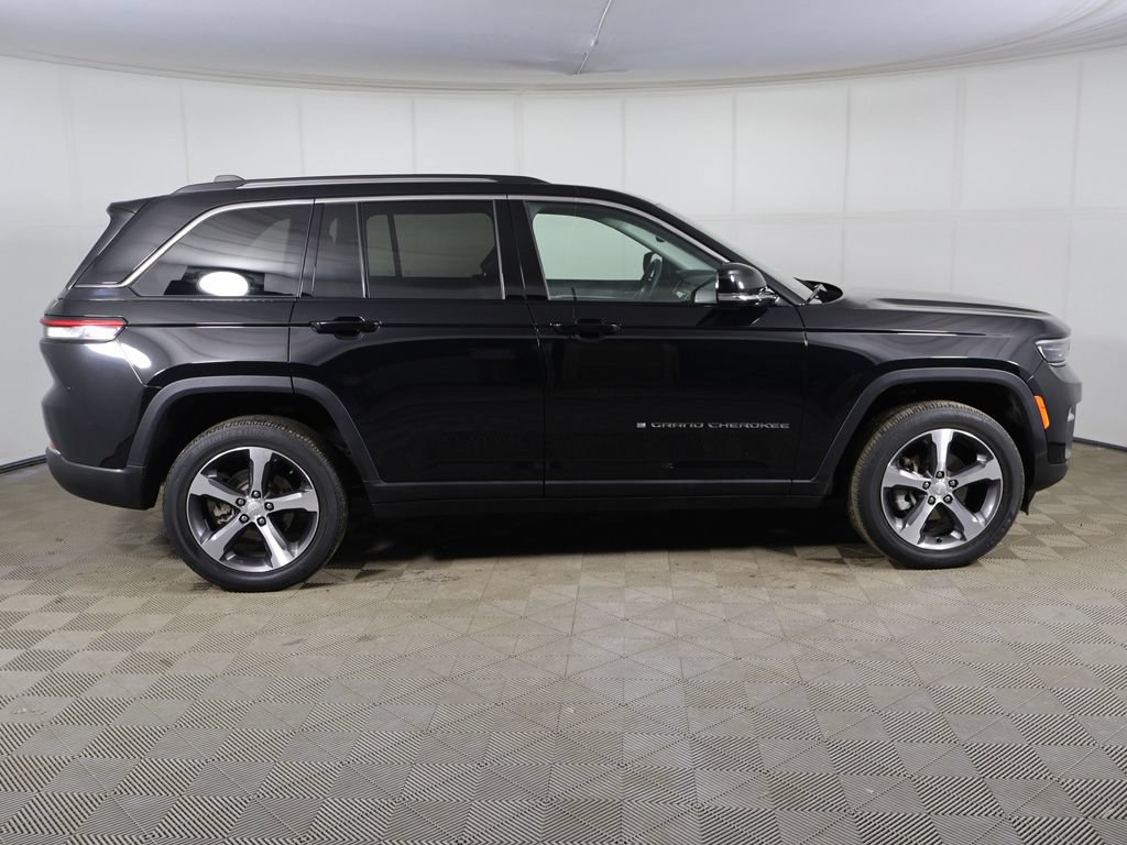 Used 2023 Jeep Grand Cherokee Limited AWD/4WD image 16