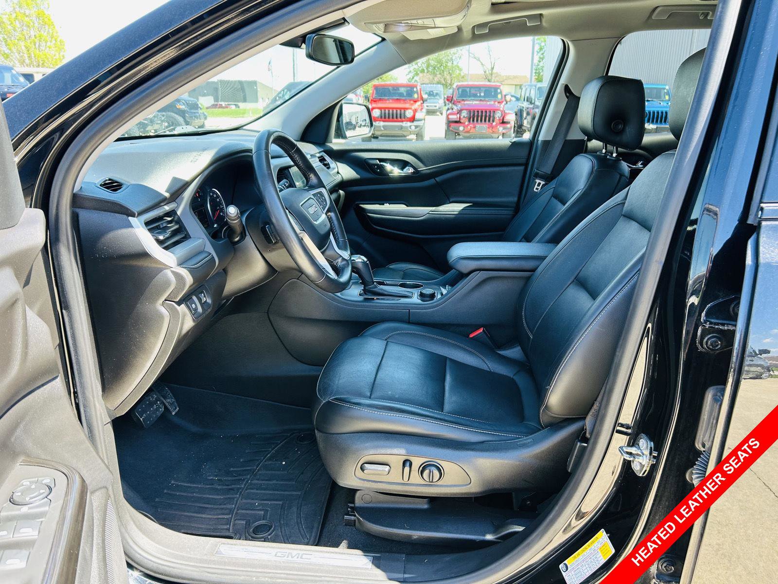 Used 2019 GMC Acadia SLT w/ Black Edition image 3