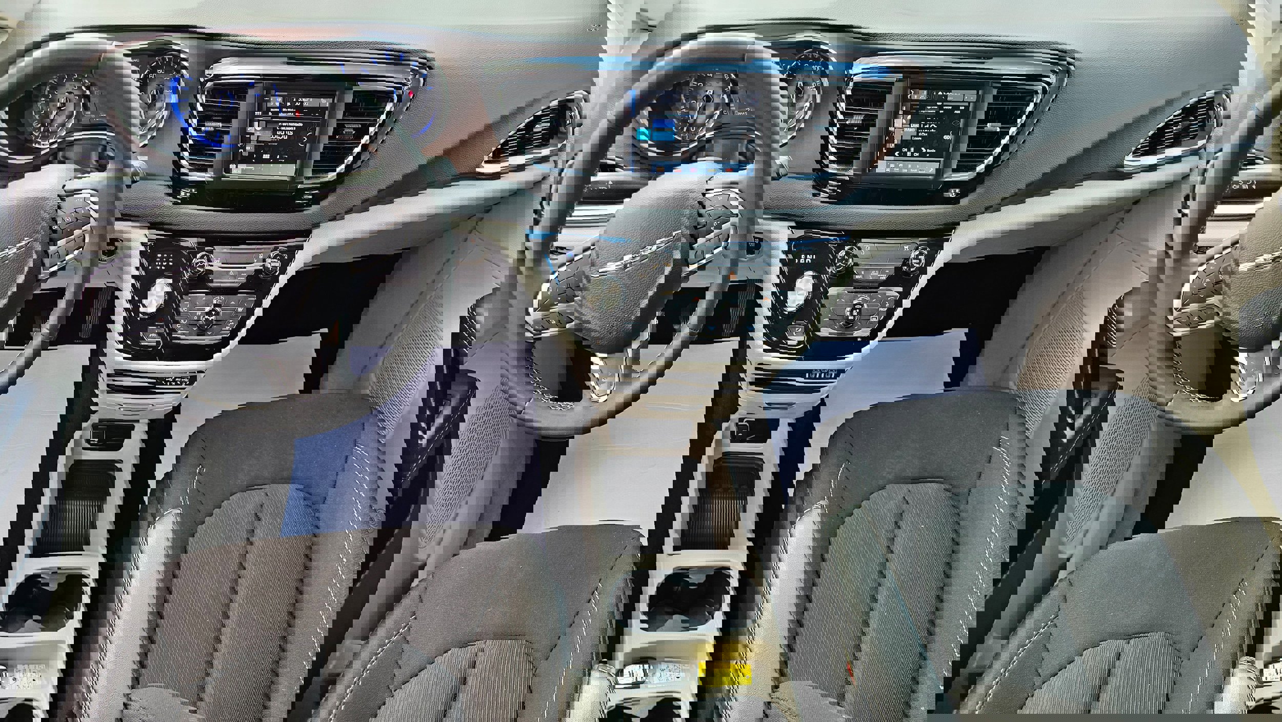 Used 2023 Chrysler Voyager LX image 17