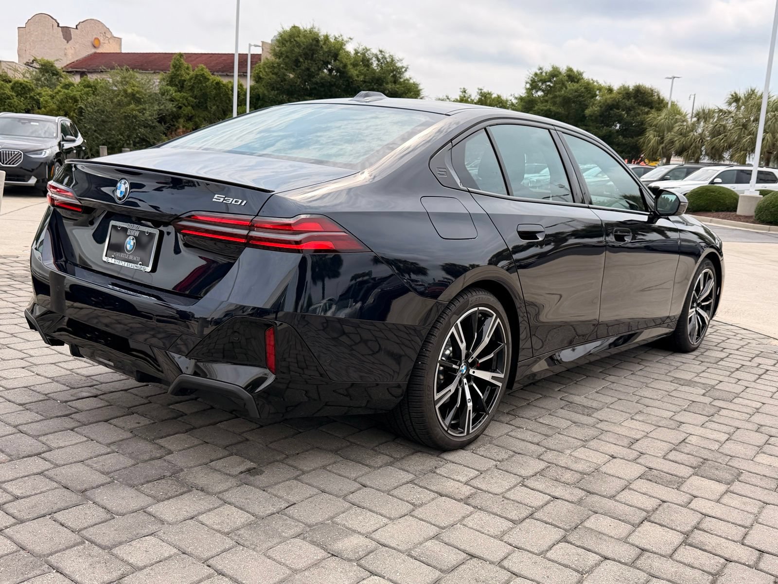 Used 2024 BMW 530i w/ M Sport Package RWD image 9