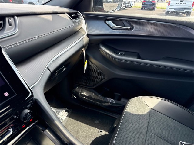 New 2025 Jeep Grand Cherokee L Altitude image 26