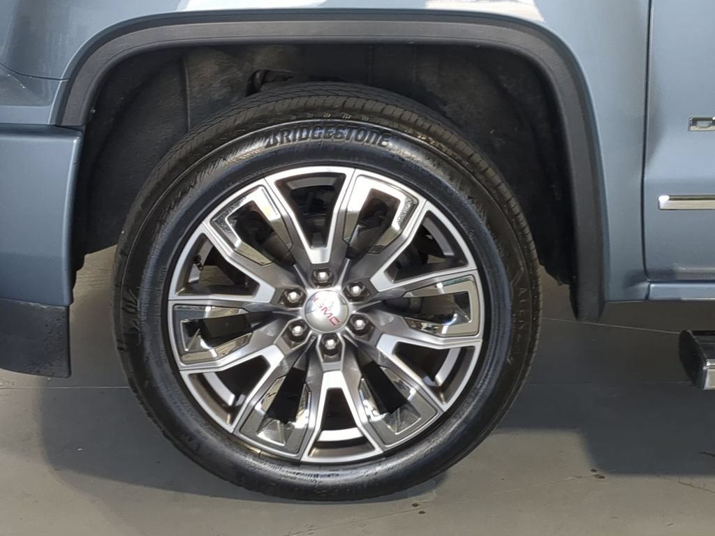 Used 2016 GMC Sierra 1500 Denali w/ Enhanced Driver Alert Package AWD/4WD image 17