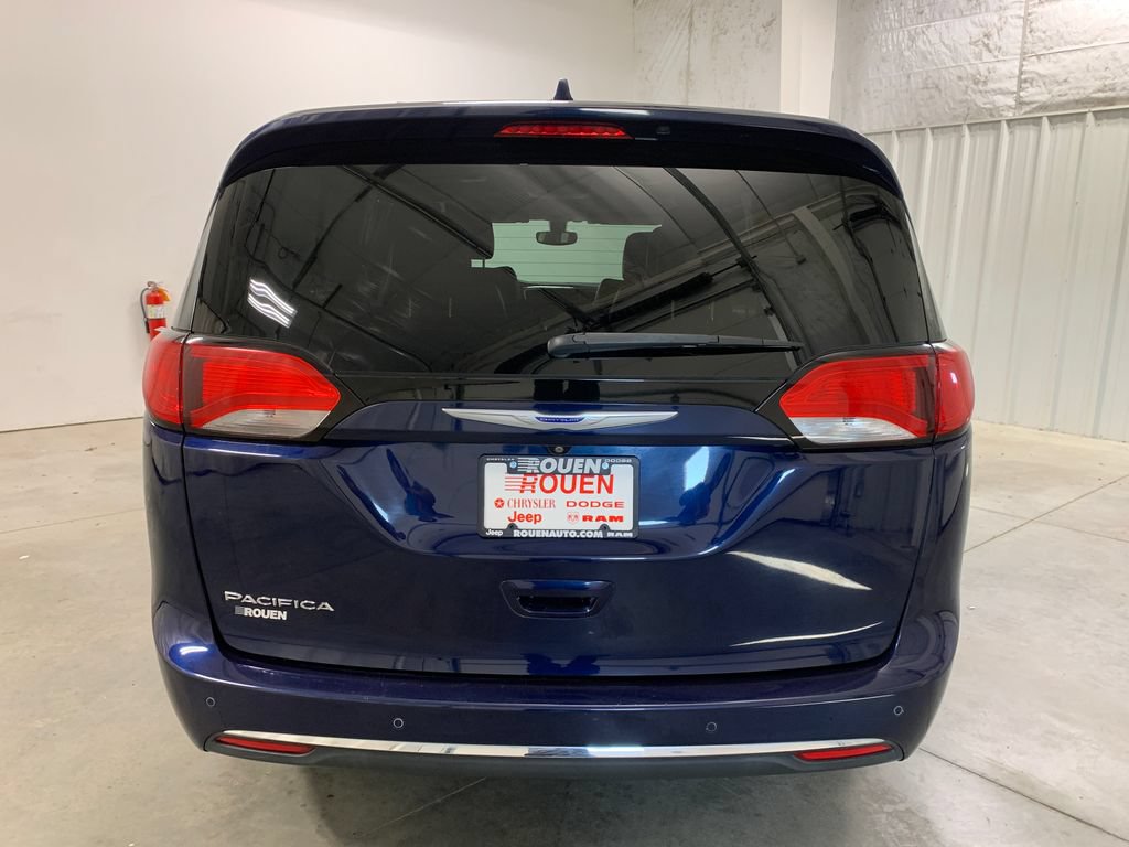 Used 2018 Chrysler Pacifica Touring-L FWD image 6