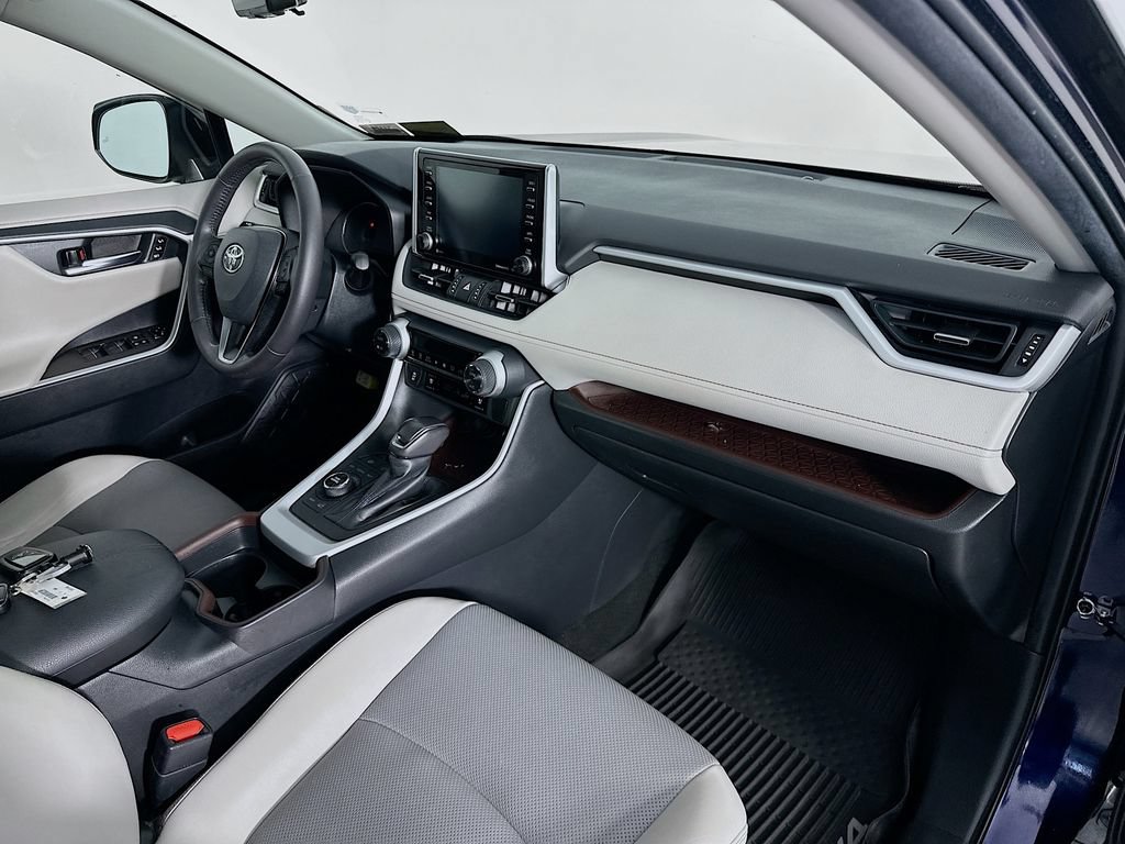 Used 2019 Toyota RAV4 Limited w/ Cold Weather Package AWD/4WD image 31