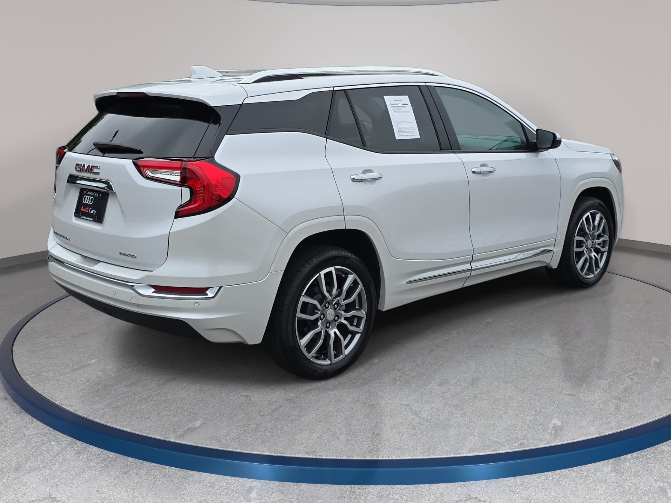 Used 2024 GMC Terrain Denali w/ Denali Premium Package AWD/4WD image 5