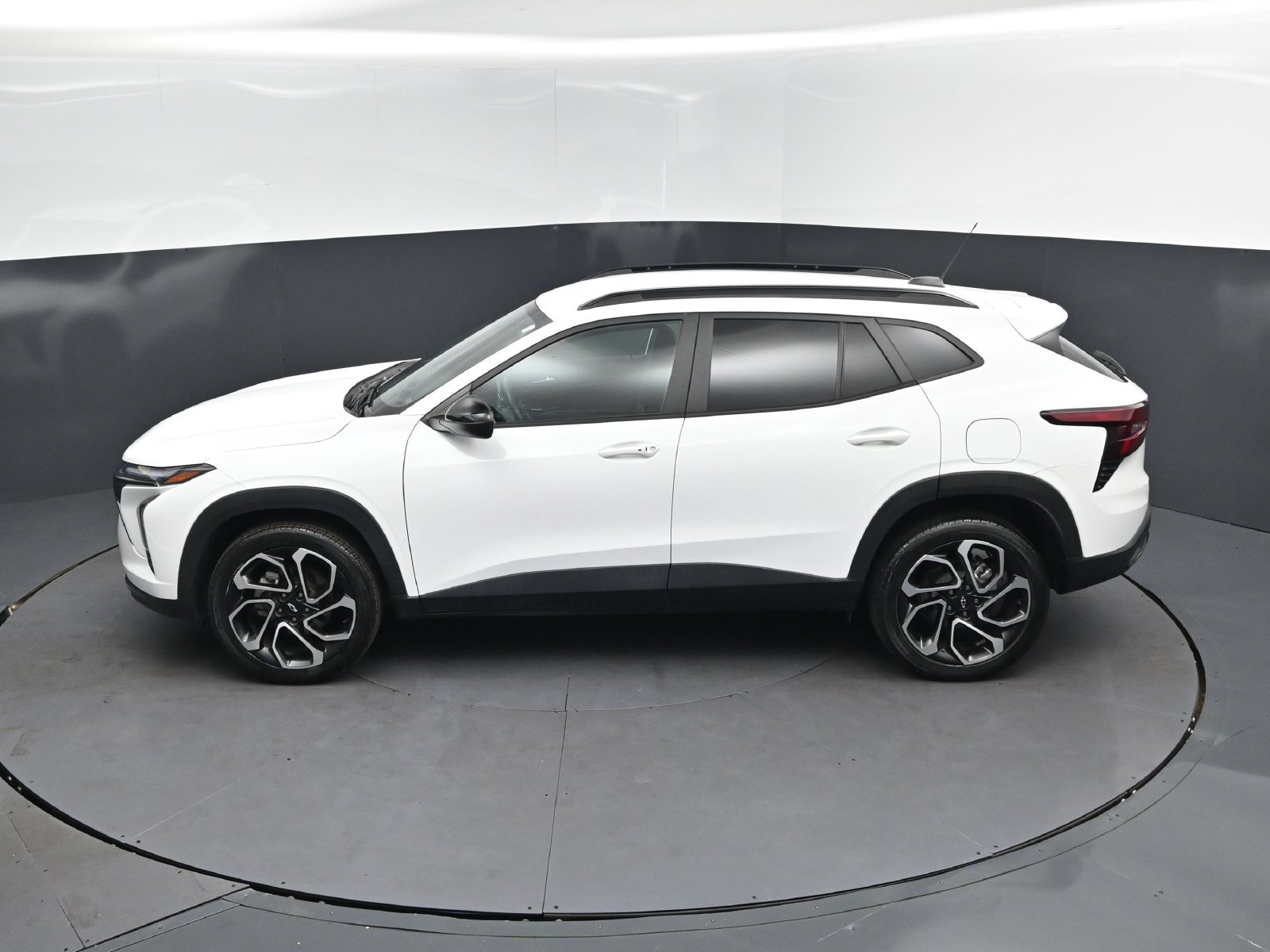 Certified 2024 Chevrolet Trax RS FWD image 32