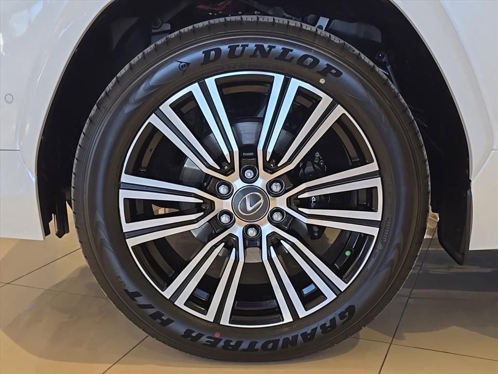 New 2025 Lexus LX 700h Luxury image 9