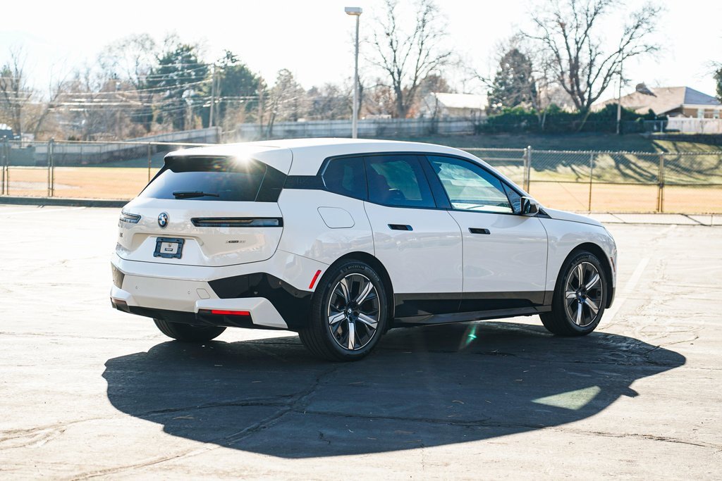 Used 2023 BMW iX xDrive50 w/ Ultimate Package 2 image 5