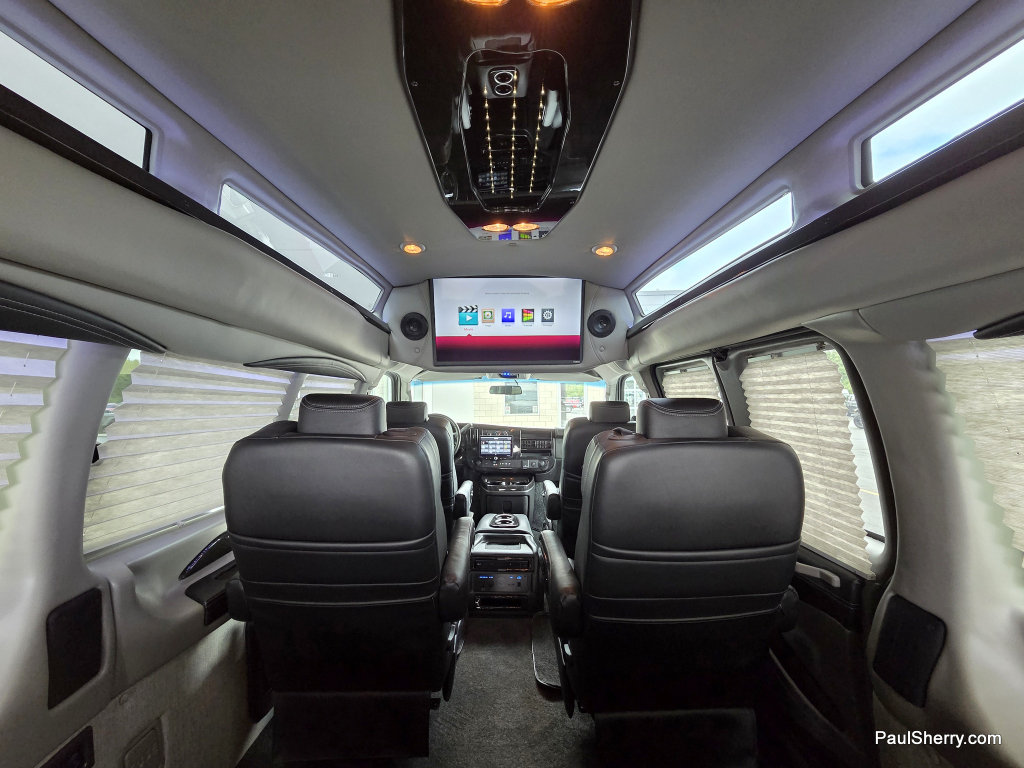 Used 2023 Chevrolet Express 2500 RWD image 33