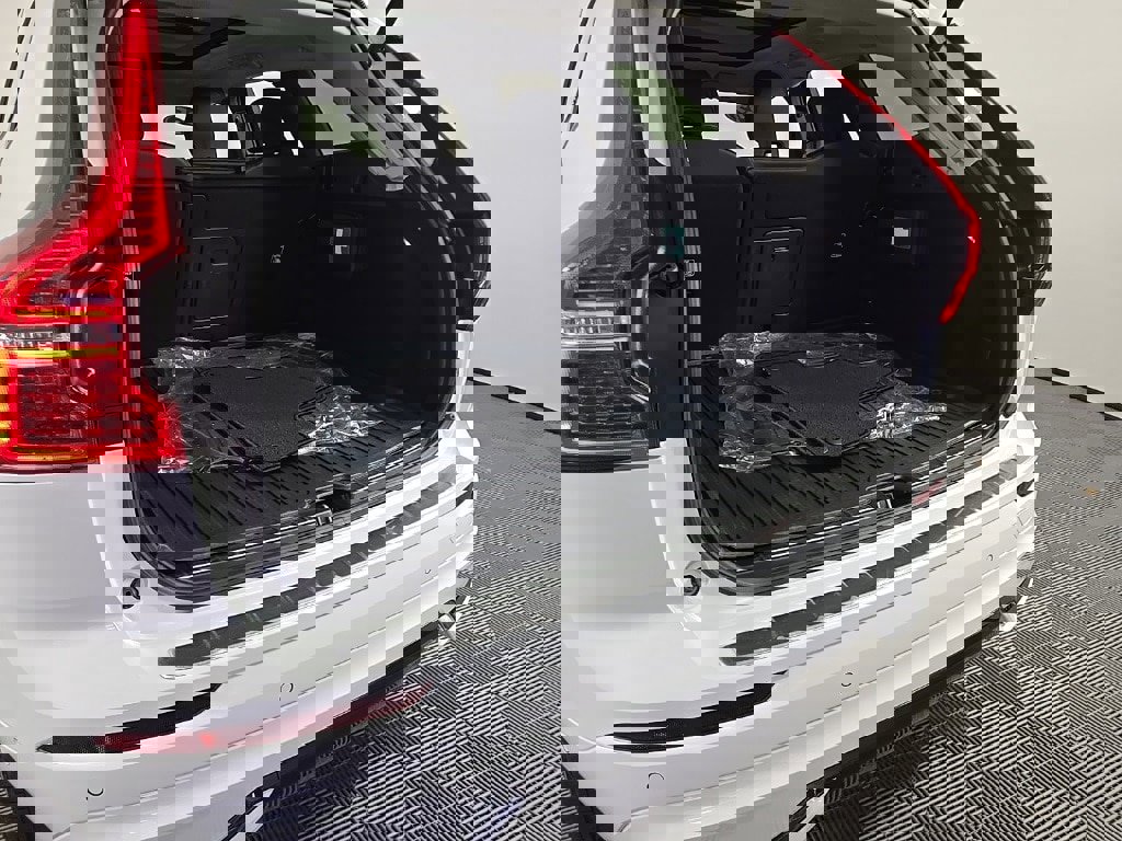 New 2025 Volvo XC60 B5 Plus w/ Protection Package Premier image 12