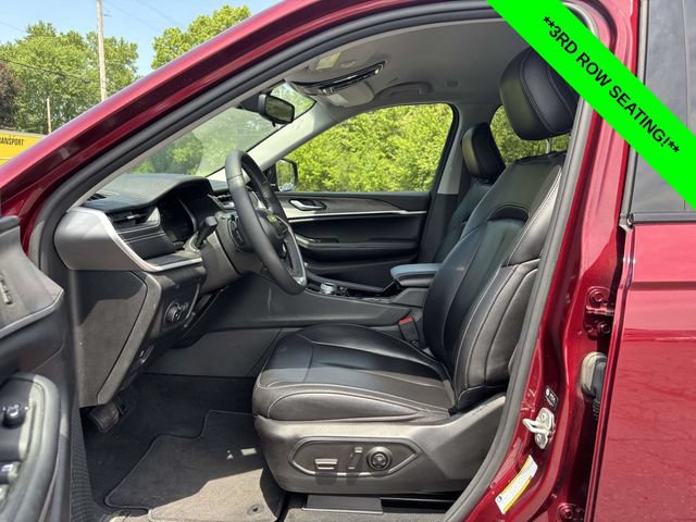 Used 2023 Jeep Grand Cherokee Limited AWD/4WD image 3