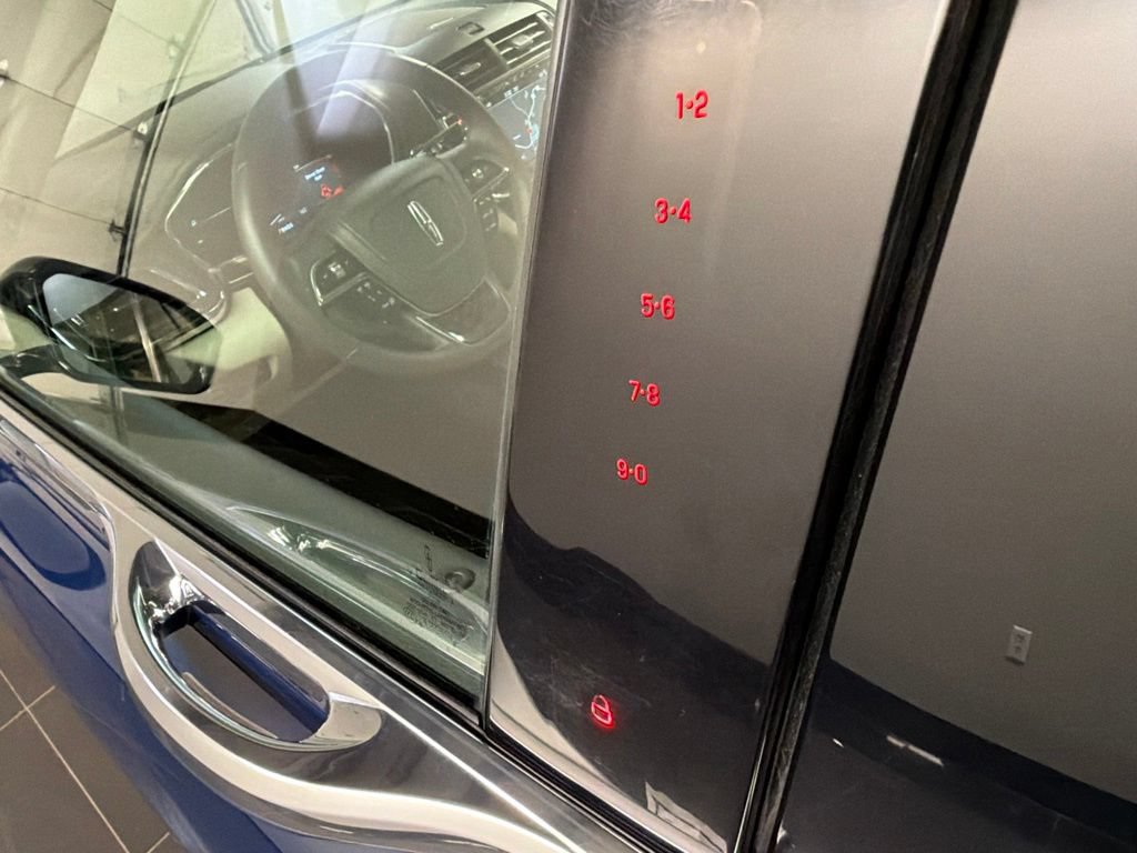 Used 2018 Lincoln Continental Reserve AWD/4WD image 31
