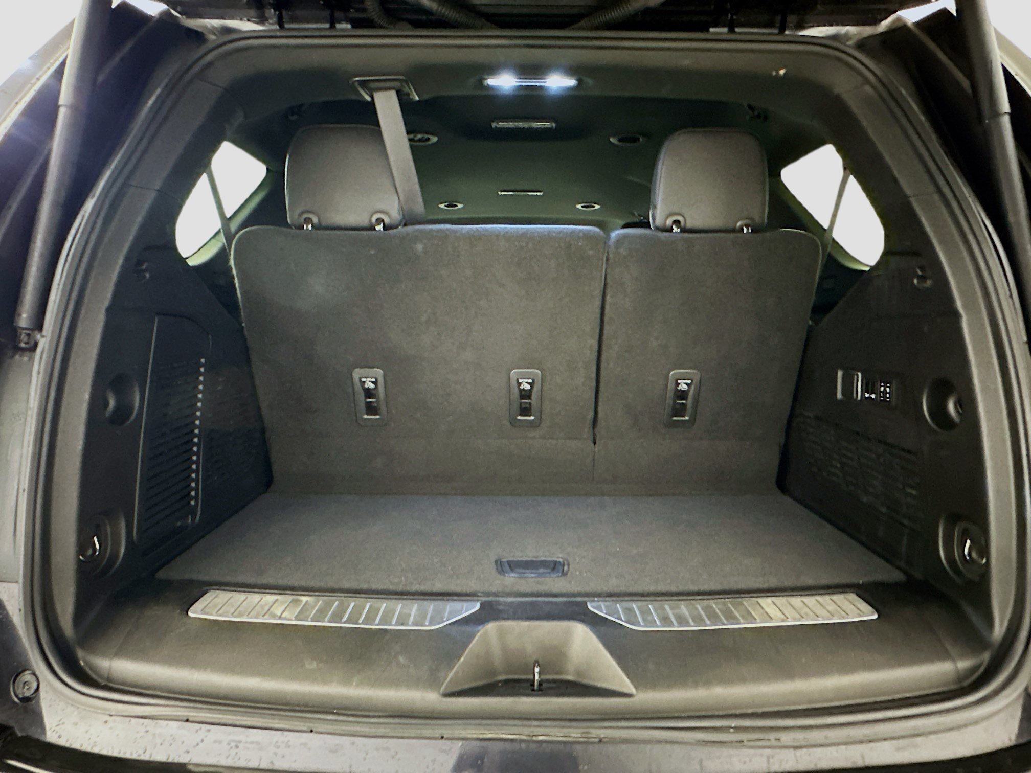 Used 2023 Chevrolet Tahoe Premier AWD/4WD image 31