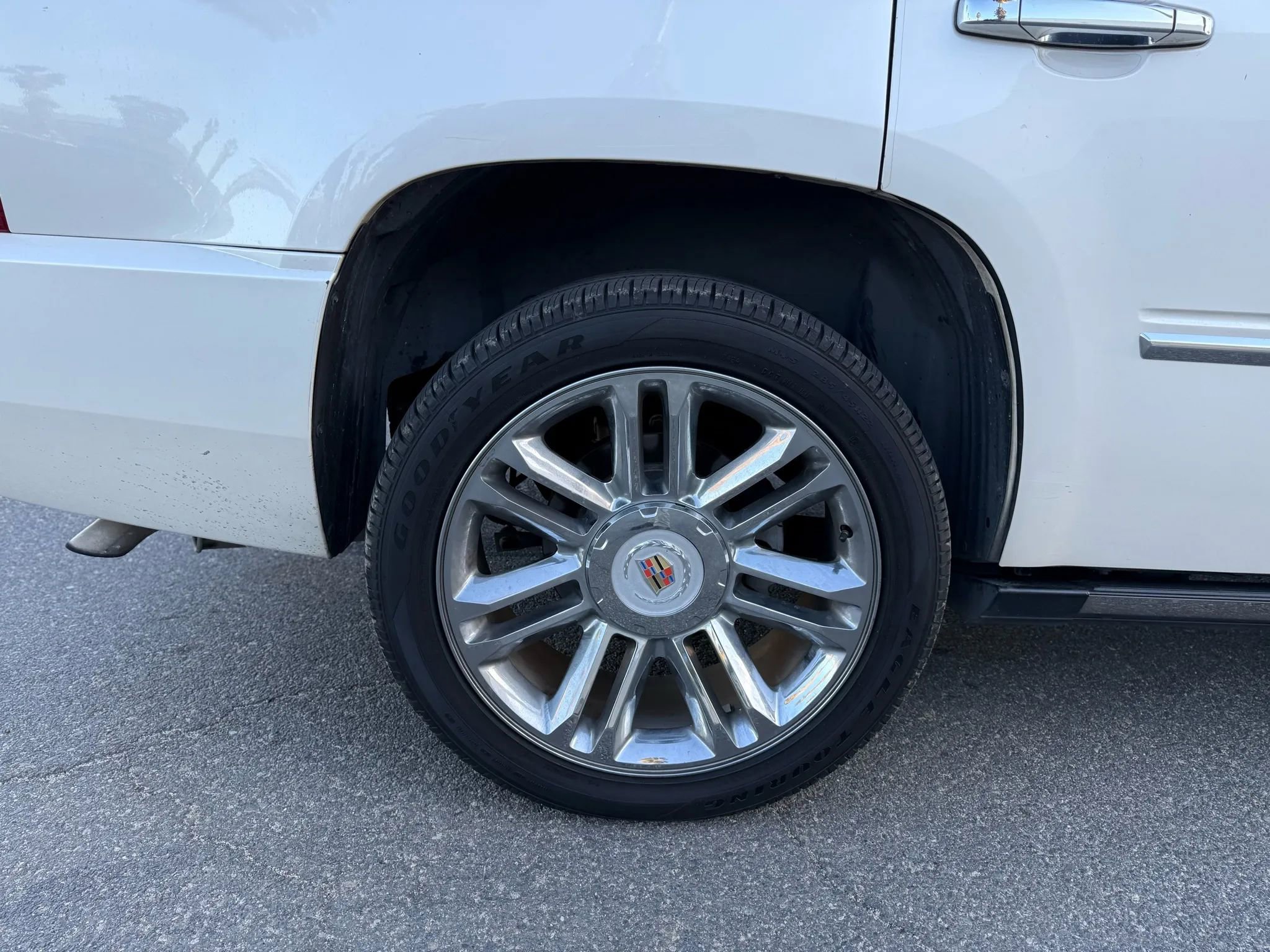 Used 2013 Cadillac Escalade Platinum image 10