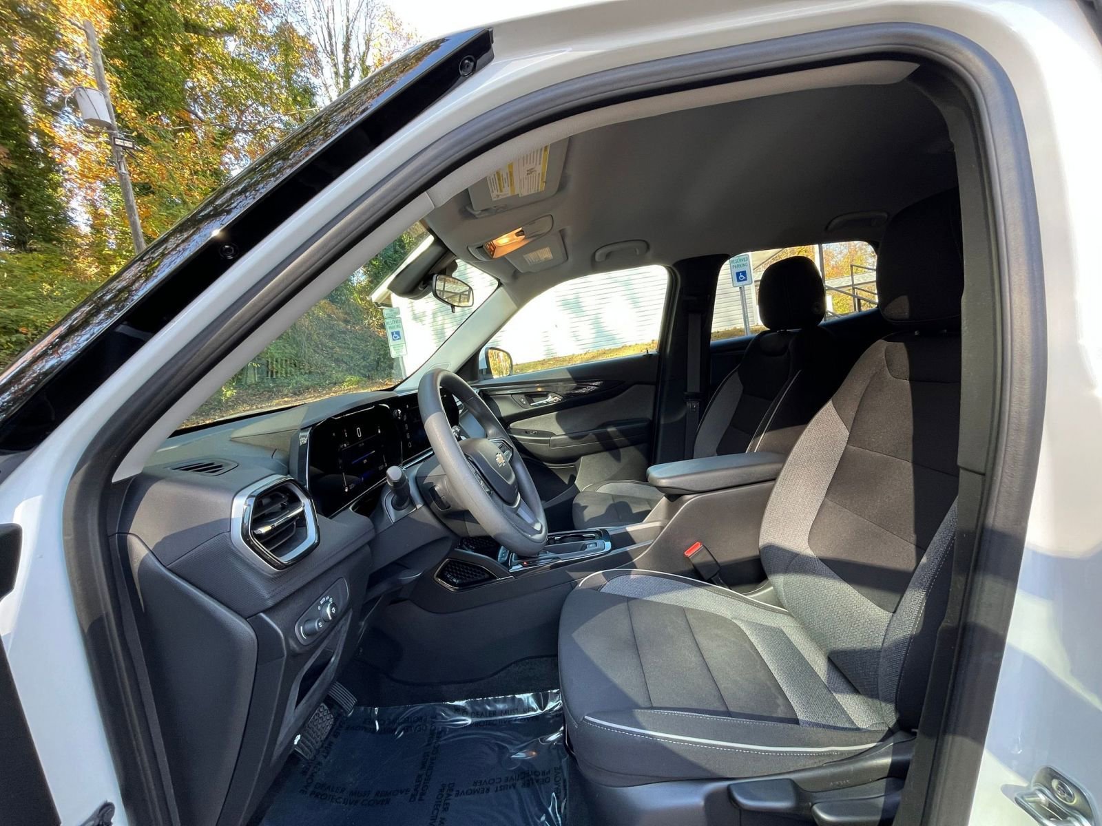 Used 2025 Chevrolet TrailBlazer LT image 23