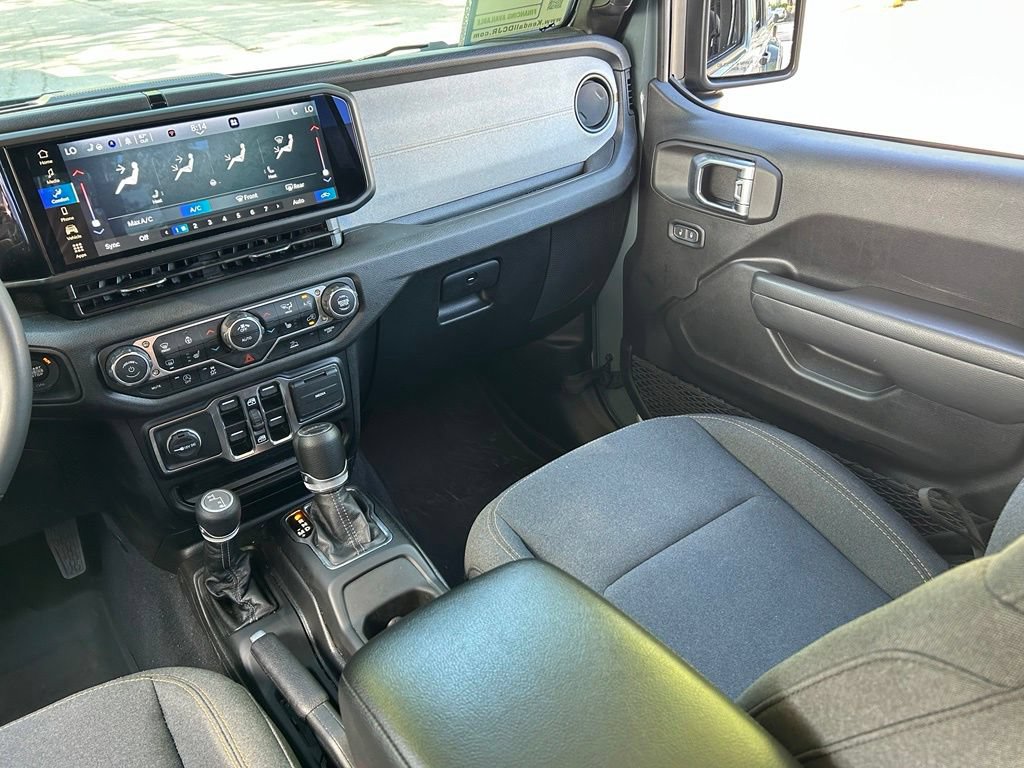 Certified 2025 Jeep Gladiator Sport AWD/4WD image 12