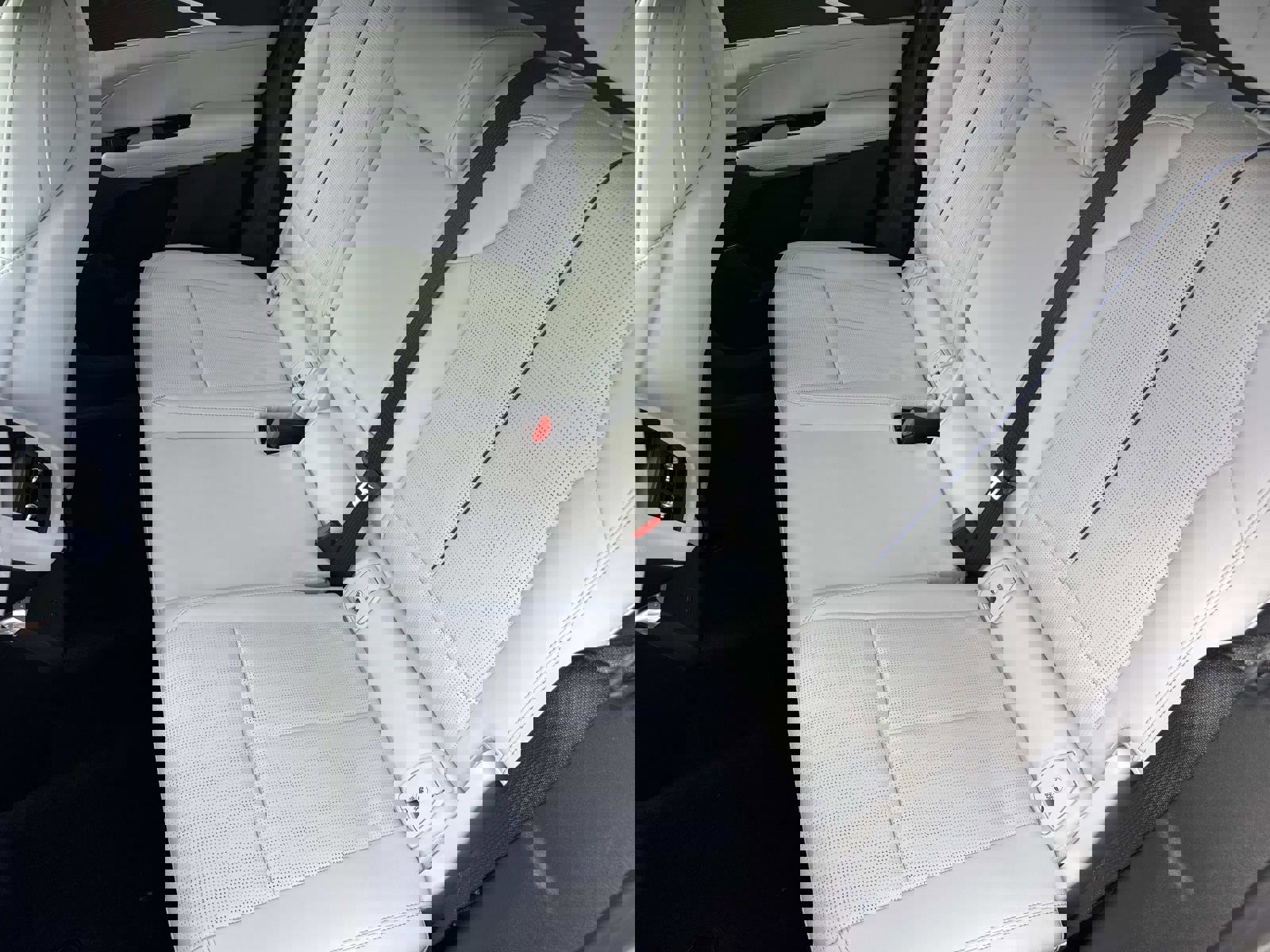 New 2026 Cadillac Lyriq Luxury image 14