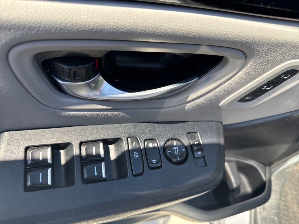 Used 2025 Honda Pilot EX-L image 15