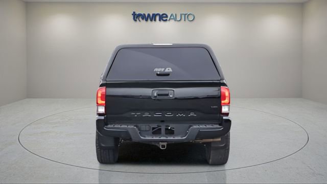 Used 2016 Toyota Tacoma TRD Sport w/ Towing Package image 4