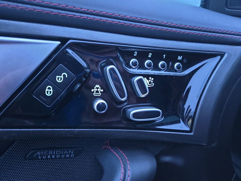 Used 2015 Jaguar F-TYPE R image 9